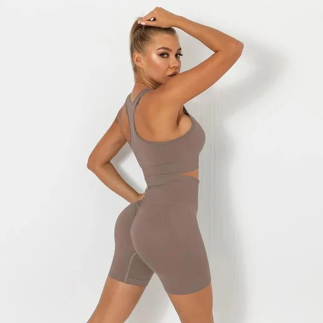 2-Piece Seamless Sports Suit for Women - Sports Bra and Fitness Shorts