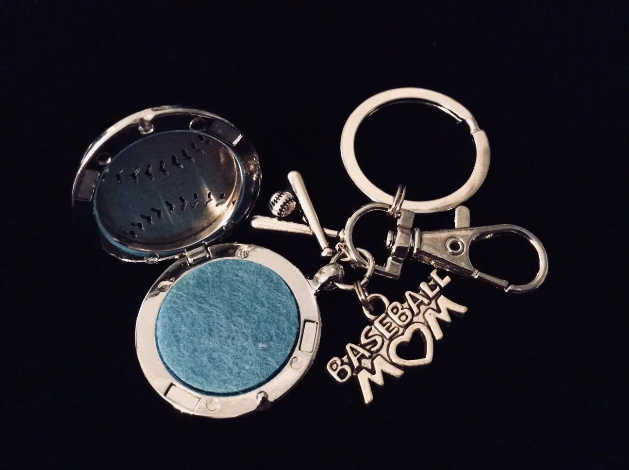 Baseball Mom FOB Aromatherapy Key Chain Baseball Bat Silver Key Ring Gift Lobster Claw Closure Essential Oil Diffuser Locket