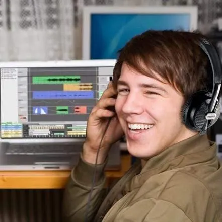 Behringer U-Phoria Studio Recording/Podcasting Bundle
