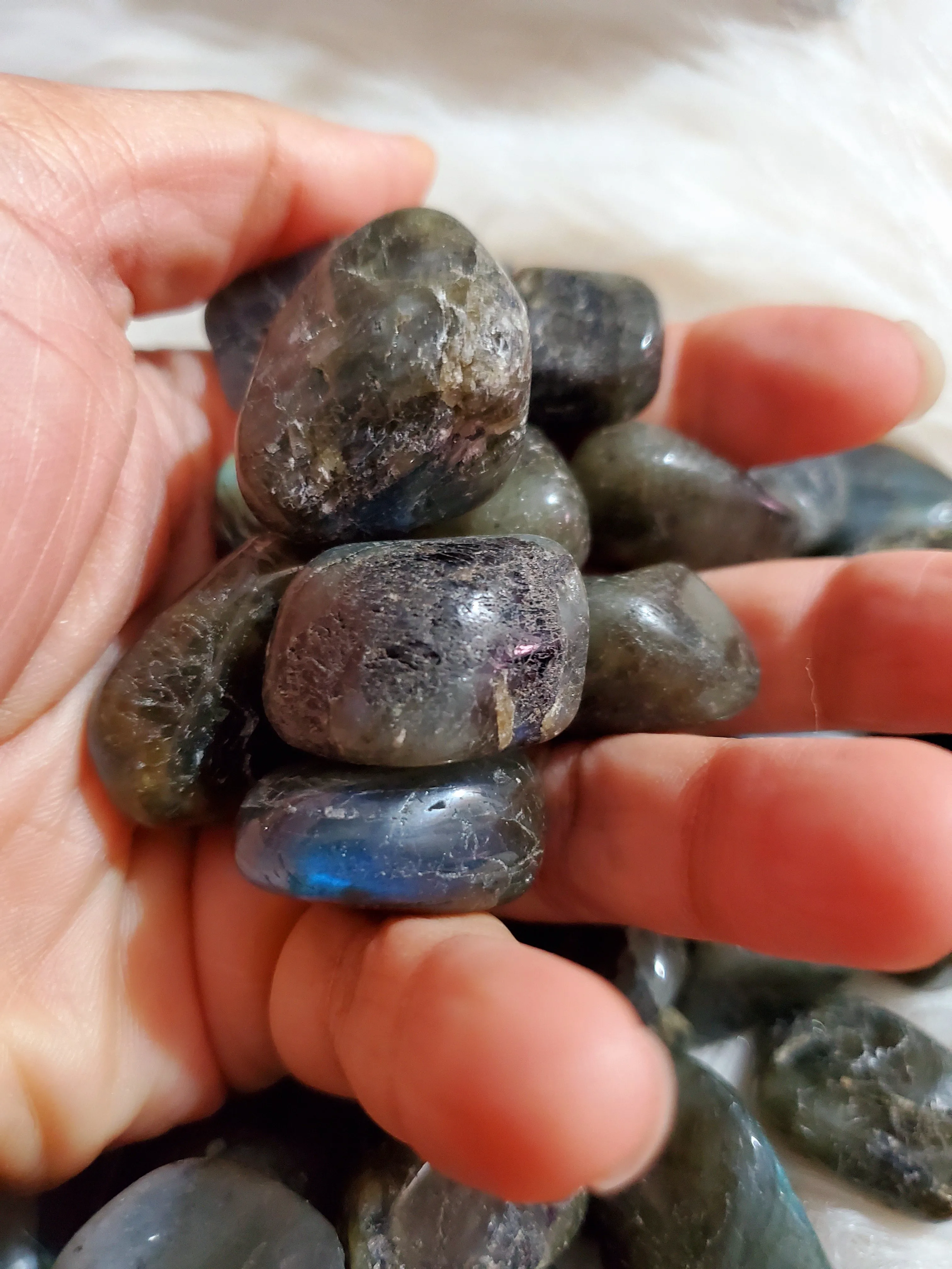 Labradorite, medium
