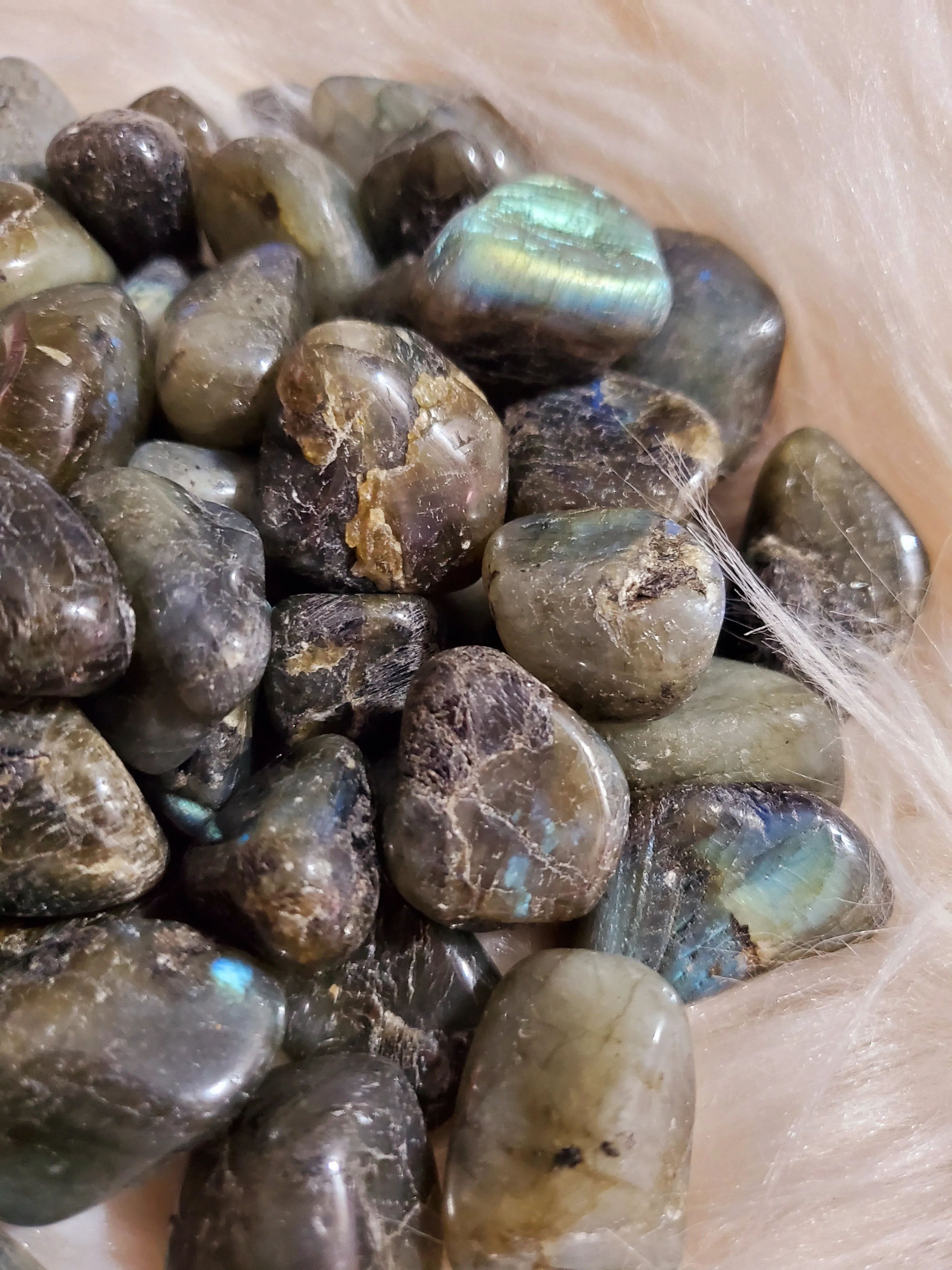 Labradorite, medium