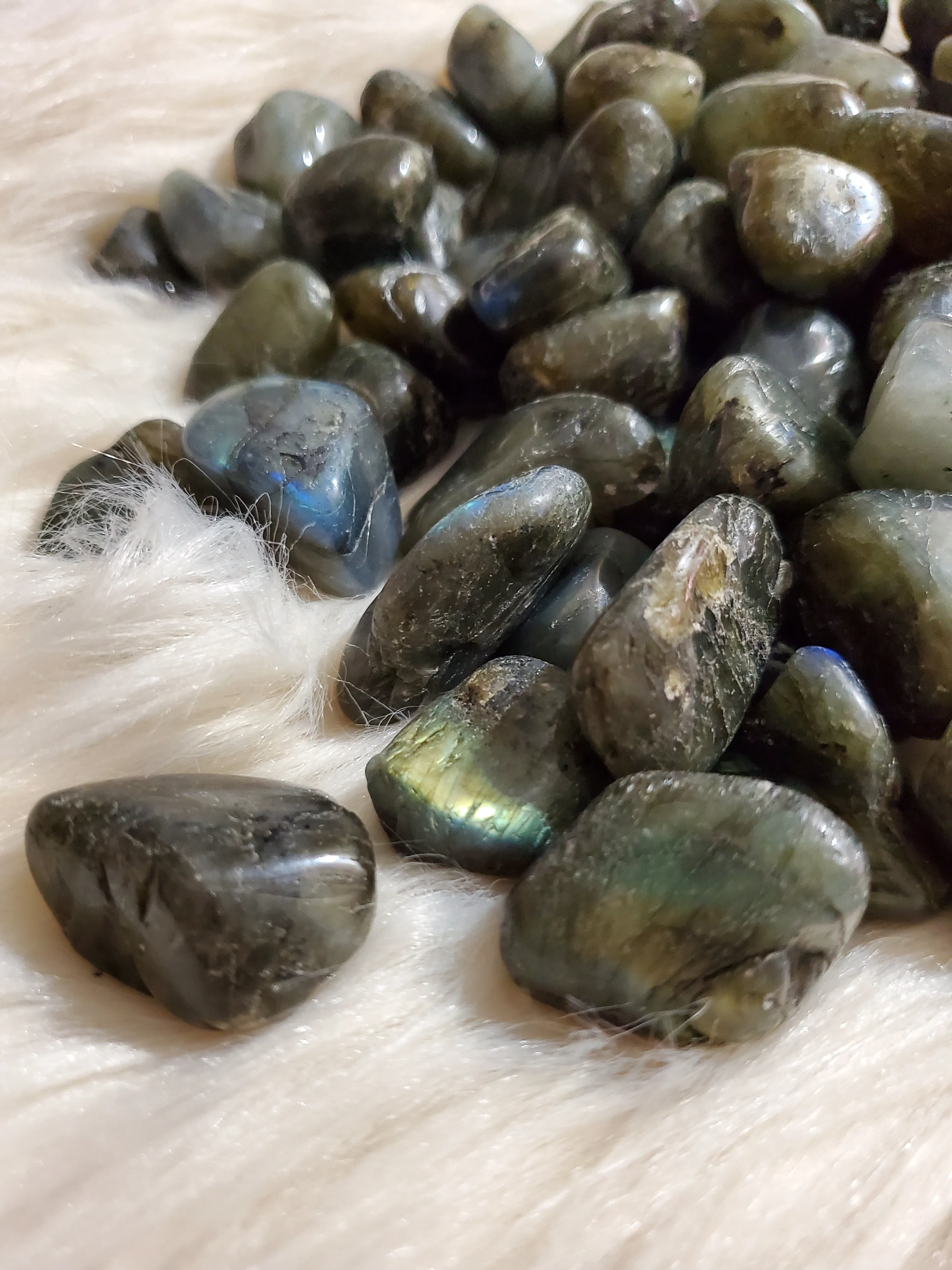 Labradorite, medium