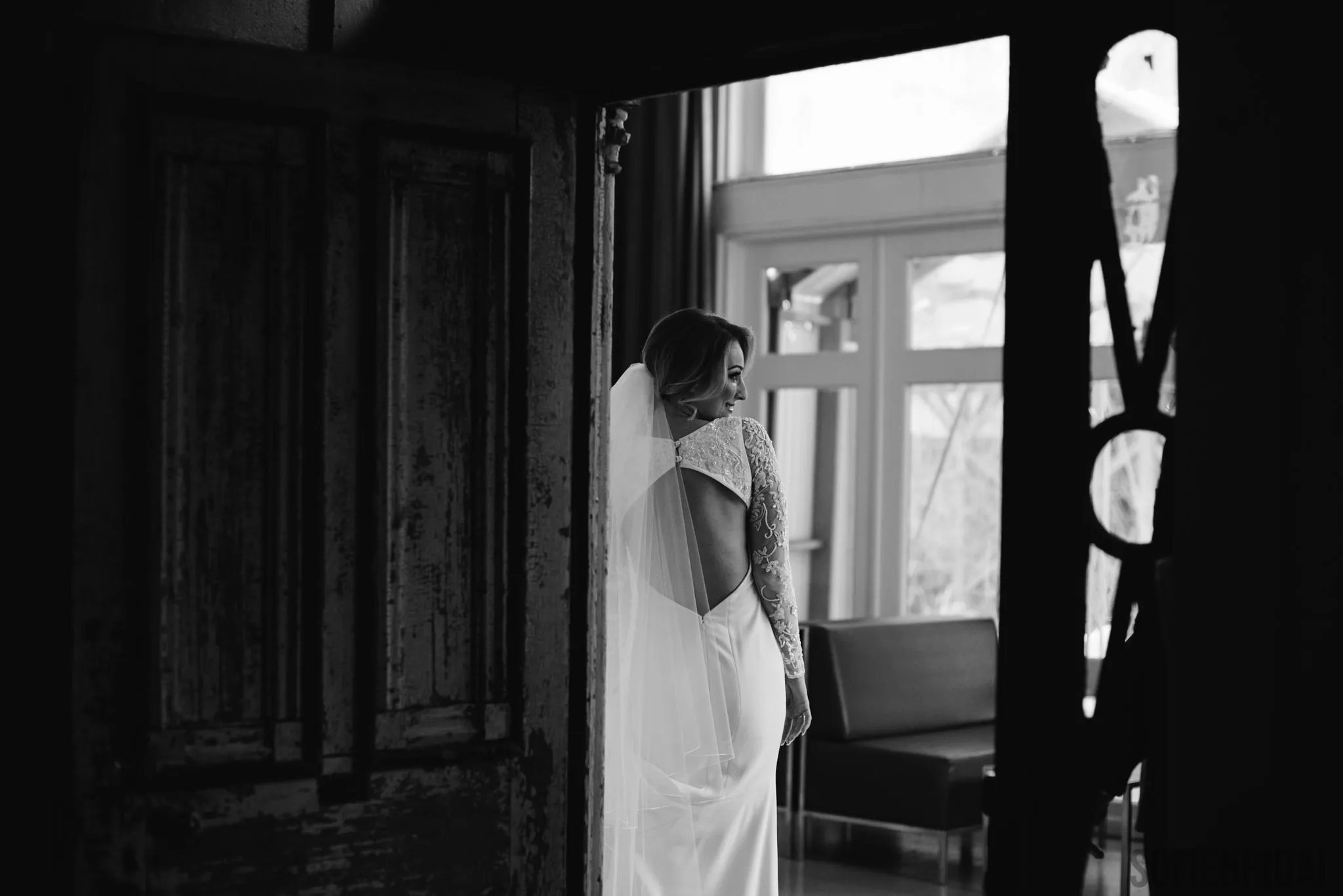 Mermaid V-neck Long-sleeves Aplliques Open-back Wedding Dresses With Train, WD0482