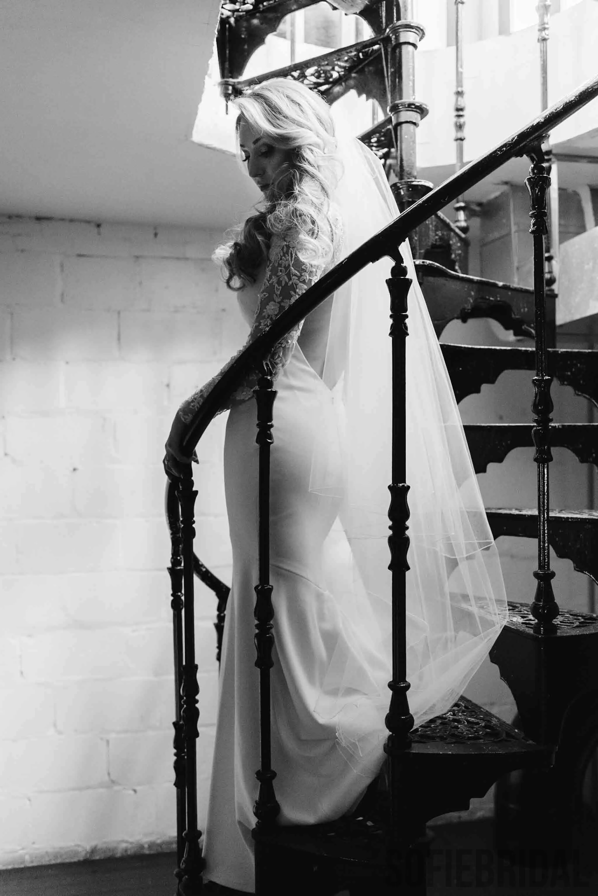 Mermaid V-neck Long-sleeves Aplliques Open-back Wedding Dresses With Train, WD0482