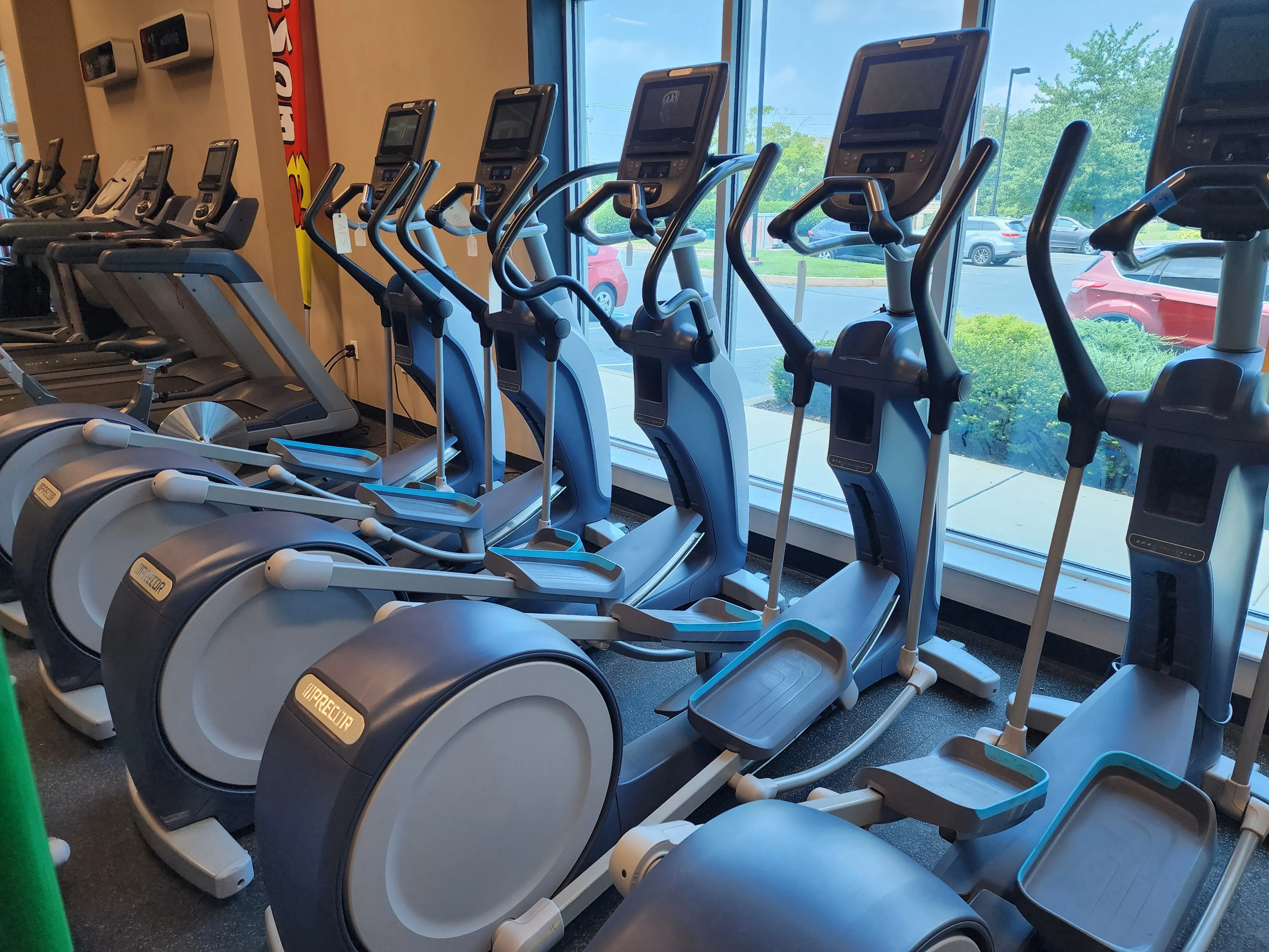 Precor EFX 865 Elliptical W/ P62 Console Converging Crossramp