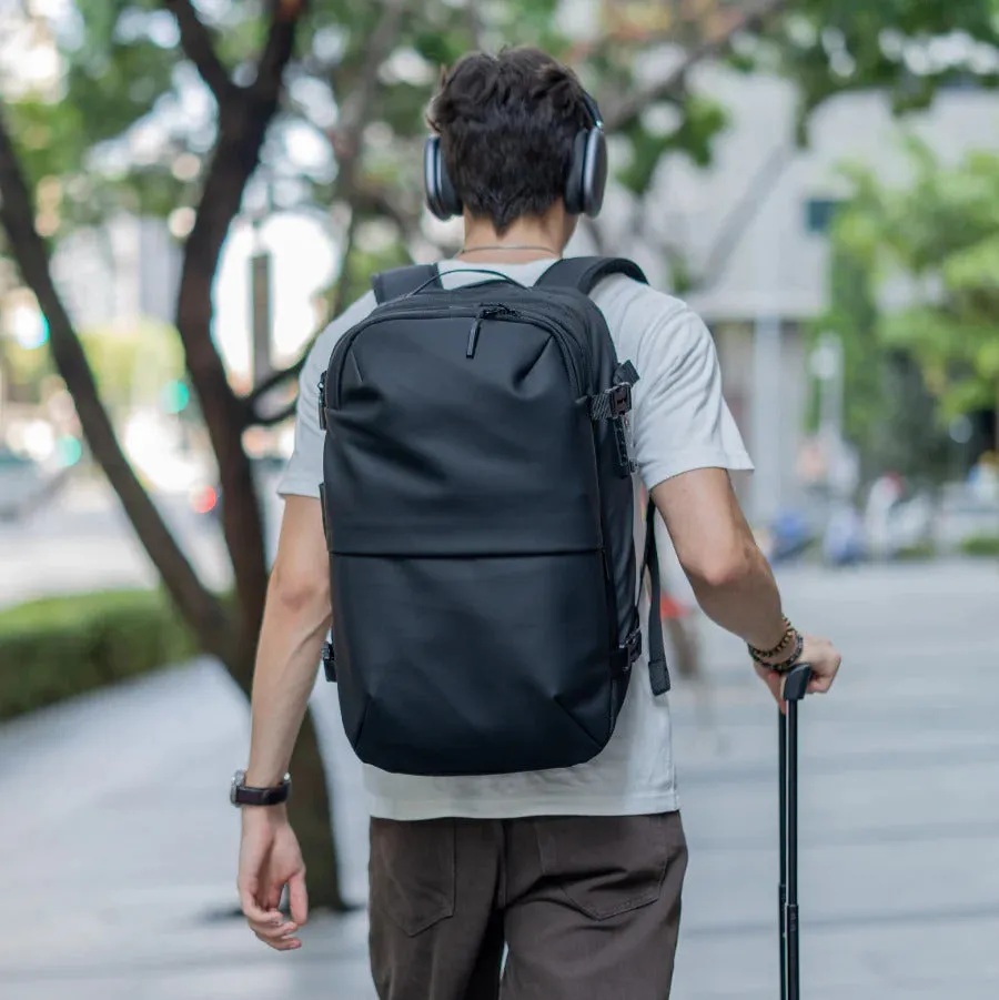 Travel Backpack with Vacuum Compression: 60L Expandable