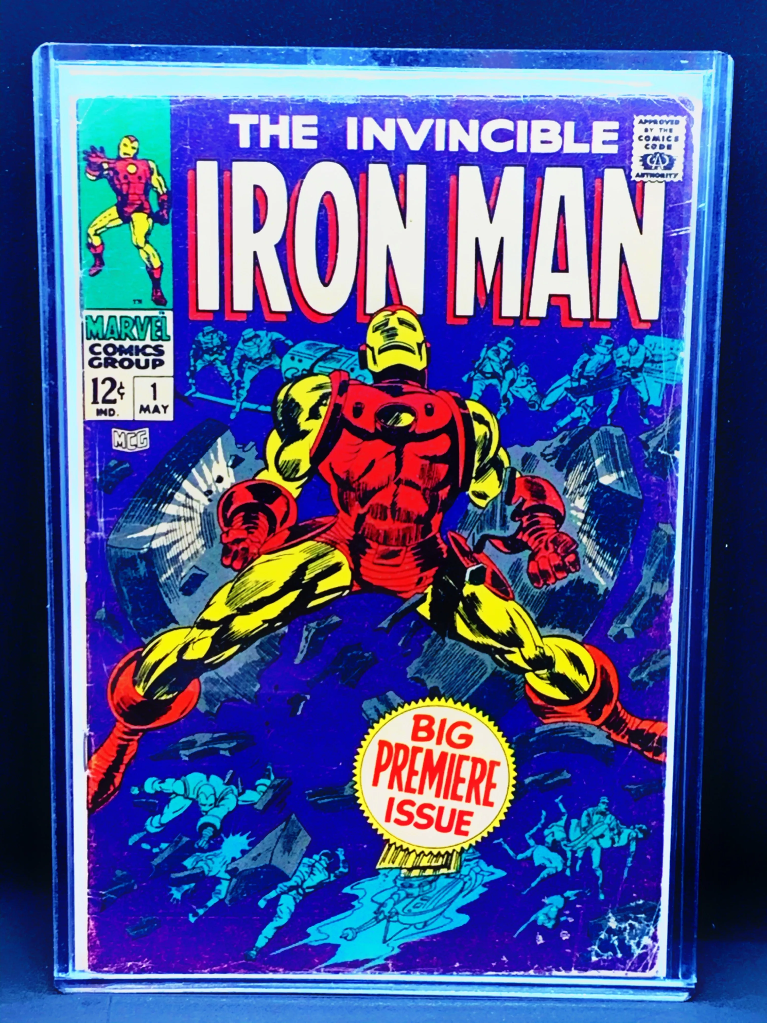 Vanity LED Photo Box Size Large (16in by 16in) for Comic Books Baseball Football Hockey Basketball Cards