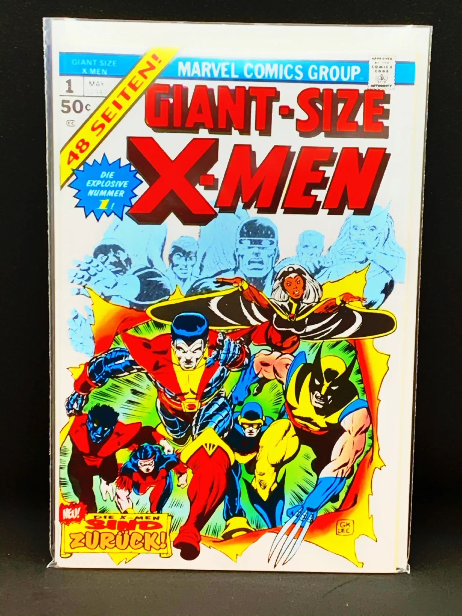 Vanity LED Photo Box Size Large (16in by 16in) for Comic Books Baseball Football Hockey Basketball Cards